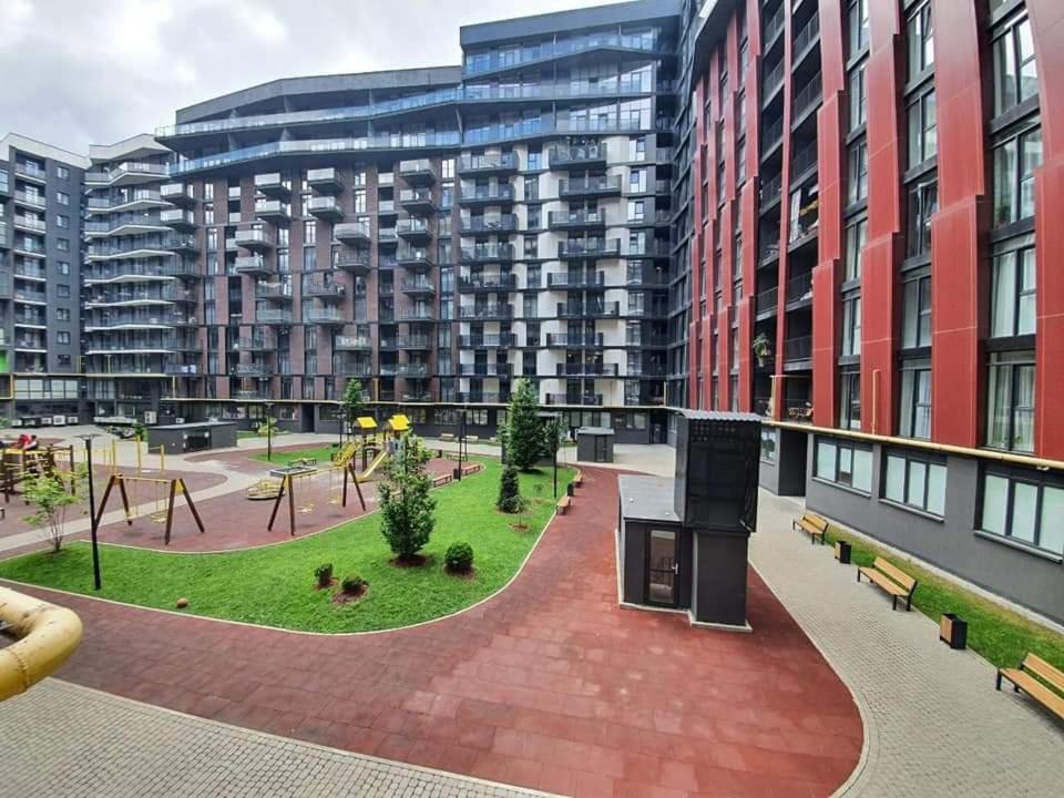 Avalon На Чорновола Apartamento Lviv Exterior foto